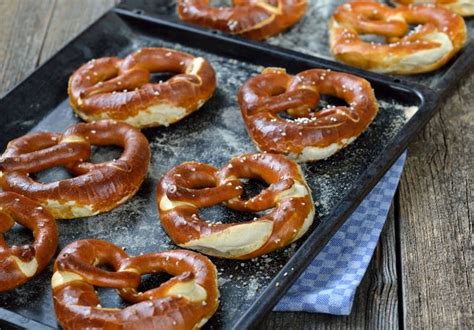 brzzn|In vier Schritten zur perfekten Brezel .